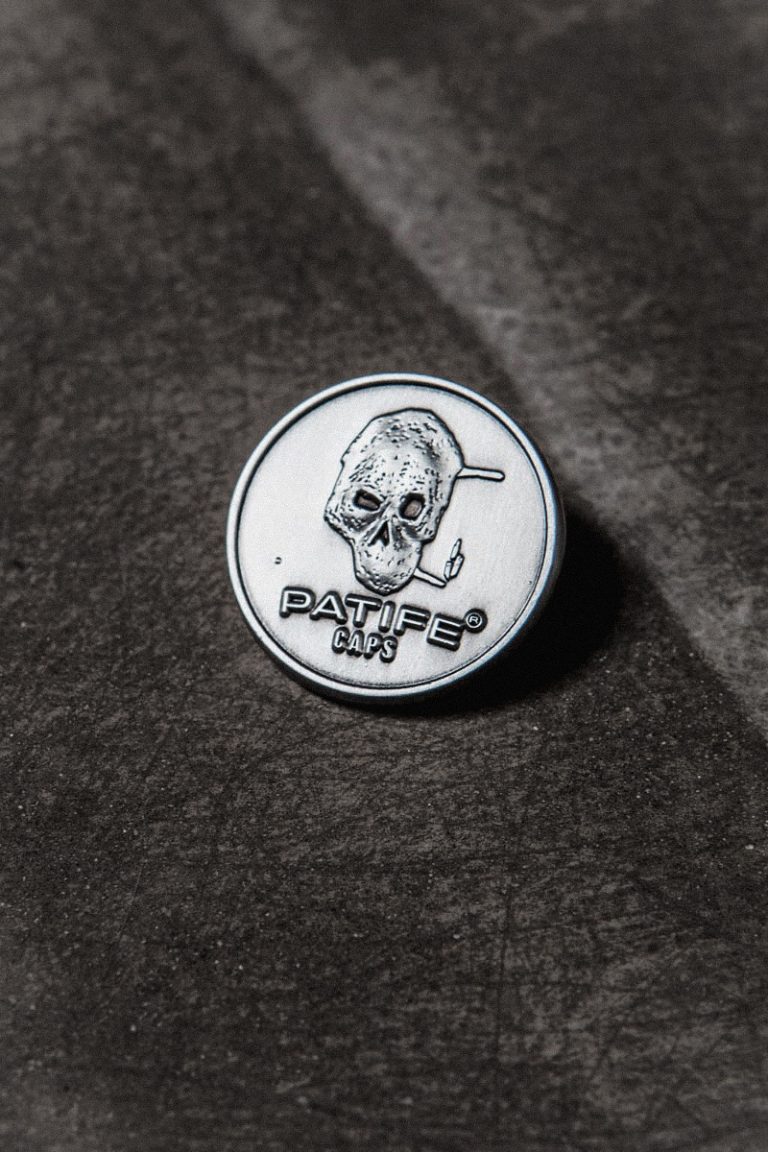 PIN CAVEIRA SILVER