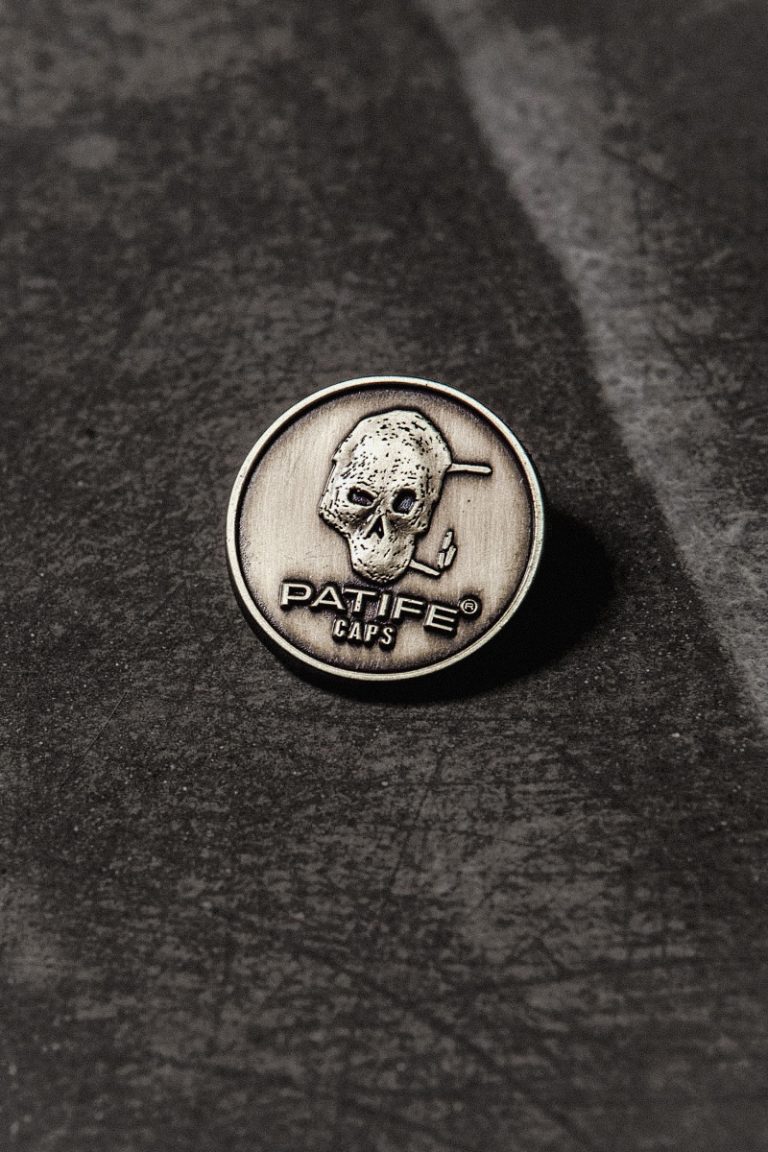 PIN CAVEIRA BRONZE